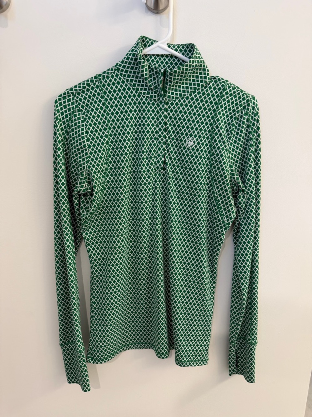 Ariat 1/4 zip Sunshirt. Size XS. Green and white. Thumb holes.